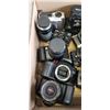 Image 2 : ASSORTED VINTAGE 35MM CAMERAS