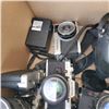 Image 3 : ASSORTED VINTAGE 35MM CAMERAS