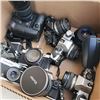 Image 8 : ASSORTED VINTAGE 35MM CAMERAS