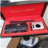 Image 2 : ASSORTED VINTAGE 35MM CAMERAS AND LENSES