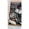 Image 2 : ASSORTED VINTAGE 35MM CAMERAS