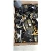 Image 2 : ASSORTED VINTAGE 35MM CAMERAS
