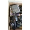 Image 2 : ASSORTED VINTAGE POLAROID AND 35MM CAMERAS