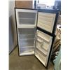 Image 2 : APARTMENT SIZE IGLOO FRIDGE