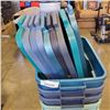 Image 2 : 9 RUBBERMAID TOTES WITH LIDS