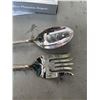 Image 8 : ROGERS ONEIDA 31 PC FLATWARE SET WITH SERVING SETS