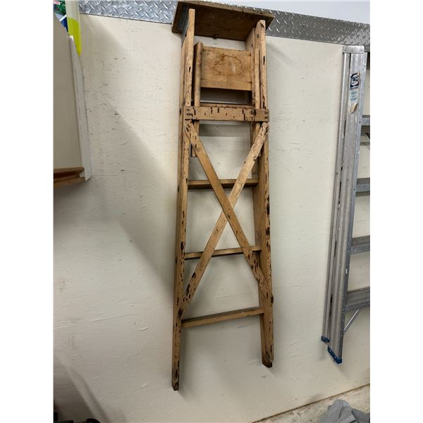 5 ft wood ladder