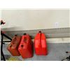 Image 1 : 3 jerrycans