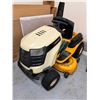 Image 1 : Ride on lawn mower