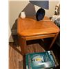 Image 2 : Pair end tables