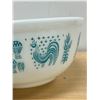 Image 2 : Pyrex Turquoise Butterprint Amish 2.5 Qt. Mixing Bowl - very nice overall