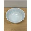 Image 4 : Pyrex Turquoise Butterprint Amish 2.5 Qt. Mixing Bowl - very nice overall