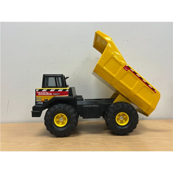 Very Nice Tonka 768 Mighty Dump Truck - approx: 17x8"