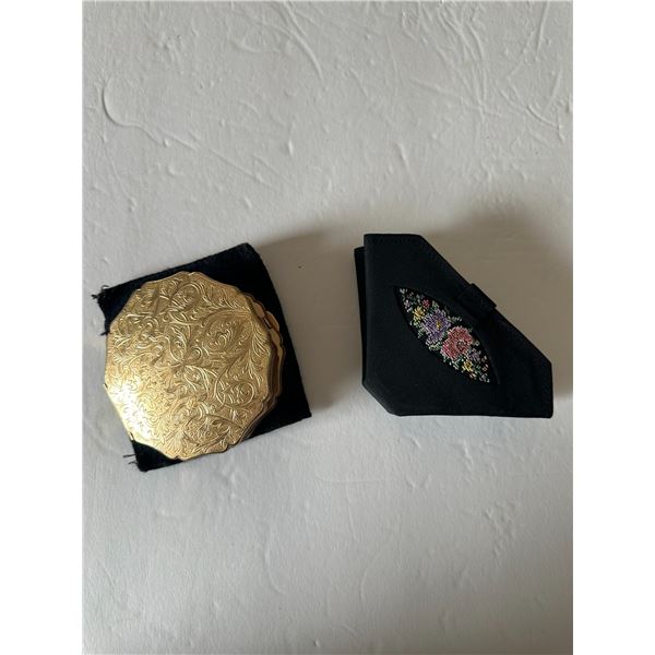 STRATTON compact, vintage with the coolest sewing vanity kit!