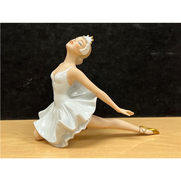 Signed Wallendorf 1764 (Germany) Ballerina Porcelain Figurine - 7.5"W 6.25"T - see all photos