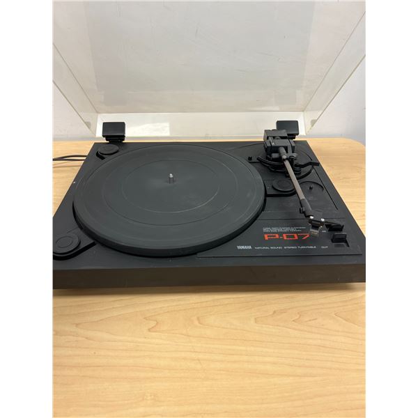 Yamaha Natural Sound Stereo Turntable Record Player P-07 (powers & Spins, not tested)