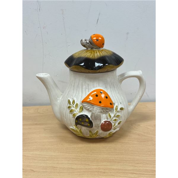 Laurentian Pottery (Canada) Merry Mushroom Teapot - has crazing - see all photos