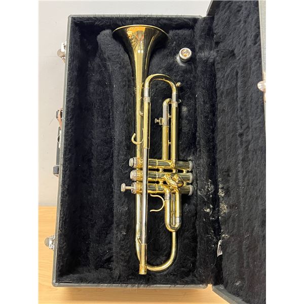 AS IS Getzen 300 Series Trumpet With Hard Case - see all photos for details