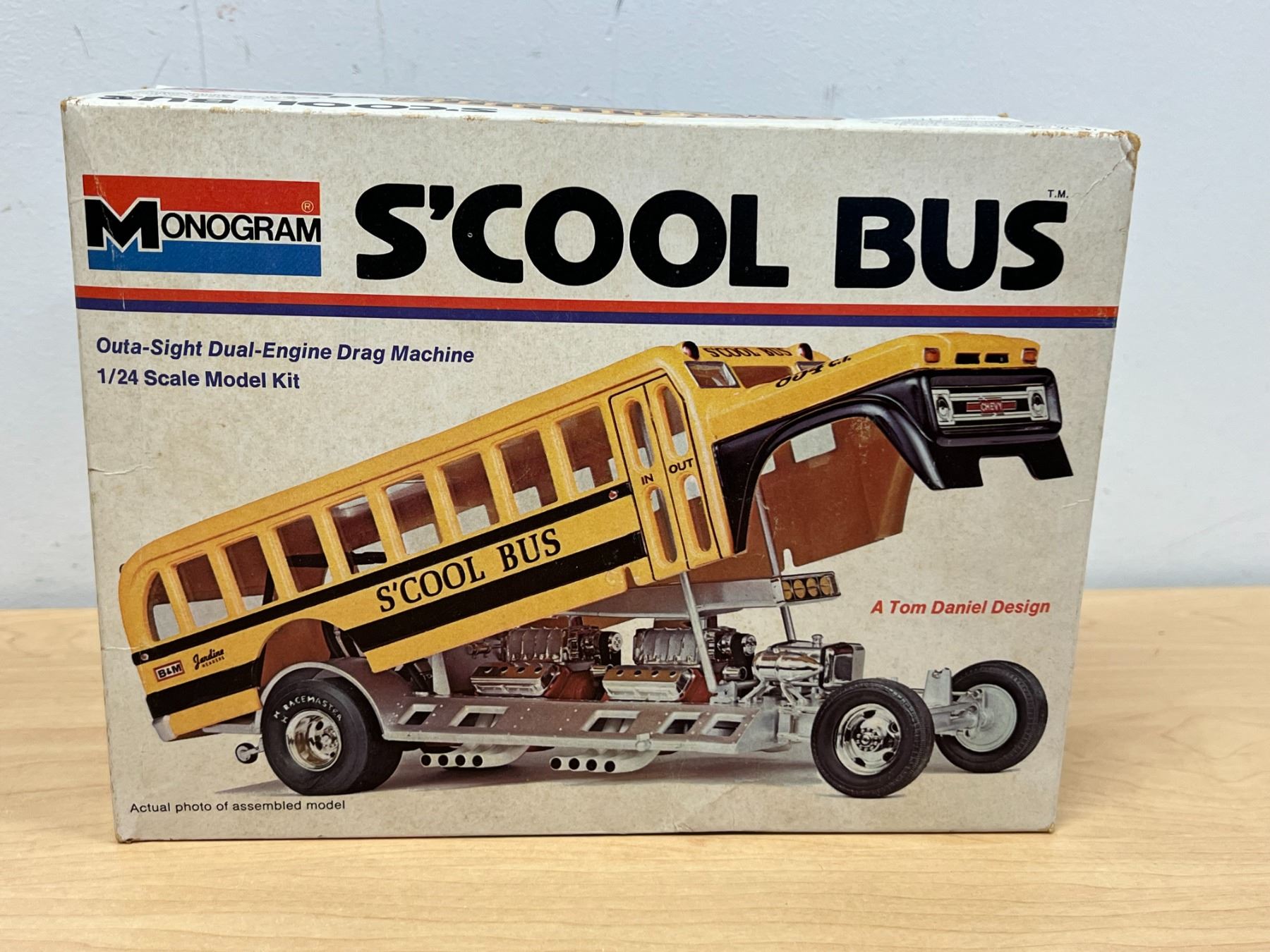Vintage Monogram S'cool Bus Model Kit 1/24 - open/started