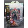Image 1 : Diamond Select Alice Through the Looking Glass Mad Hatter in Green Coat Figure