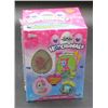 Image 1 : 2018 Topps Hatchimals Value Box with 2 necklaces & 18 Cards