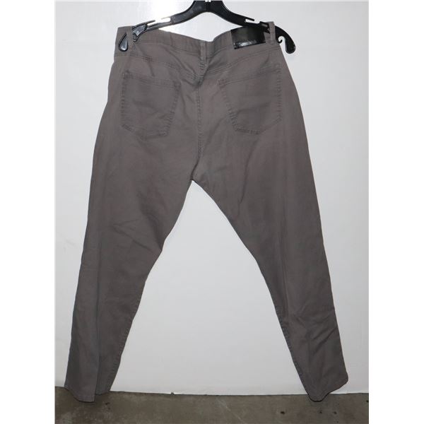 STORE RETURN: ENGLISH LAUNDRY MENS 34X30 PANTS