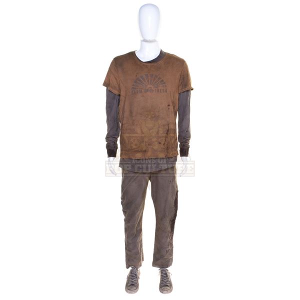 Escape Room (2019) – Ben Miller’s Distressed Outfit - 35-39