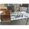 Image 1 : Wood crate and collectibles