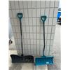 Image 1 : Shovels
