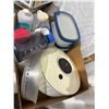 Image 2 : Salad spinner, reusable containers