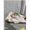 Image 1 : Lace and linnen