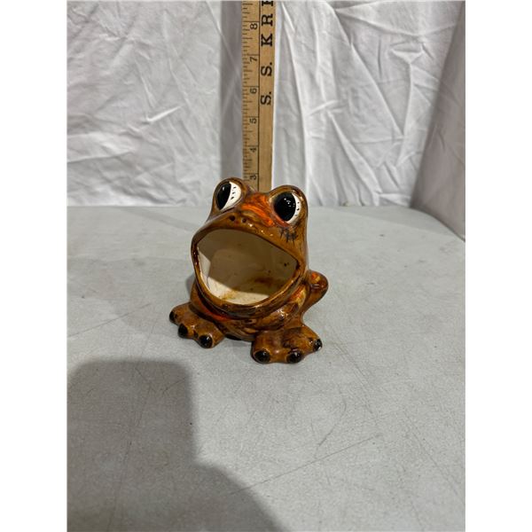 Vintage kitchen frog