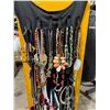 Image 4 : Assorted jewelry