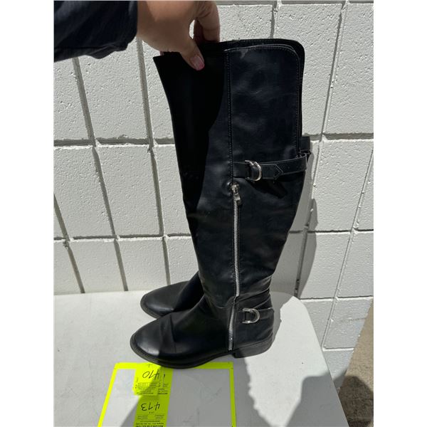 Boots size 9