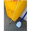 Image 2 : Pelican kyak with paddle and flag