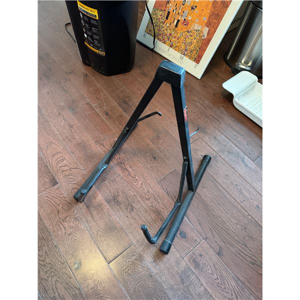 Guitar stand