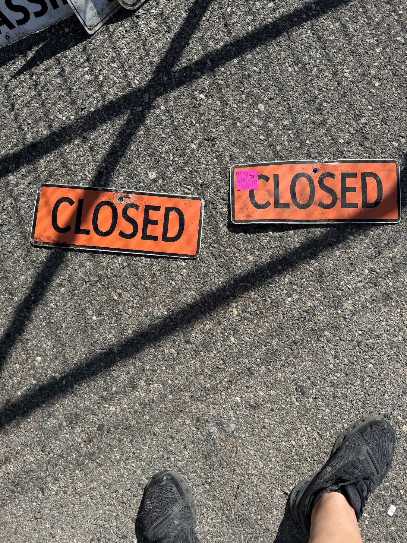 2 signs open/close