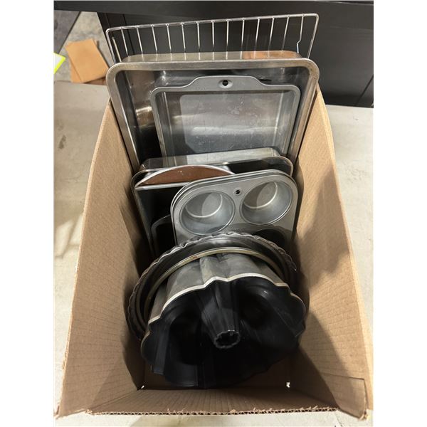 Assorted baking pans
