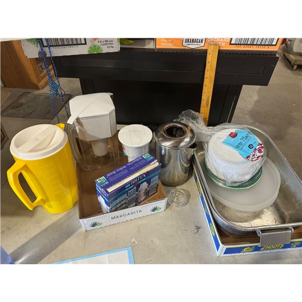 Assorte kitchen items