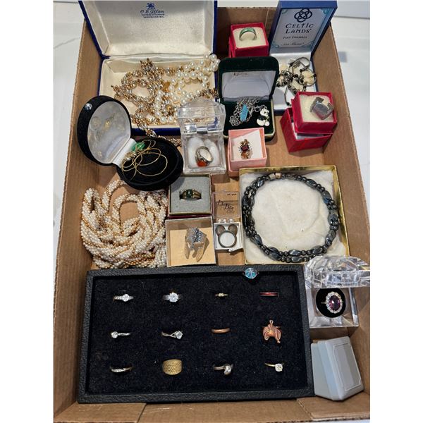 Assorted jewelry