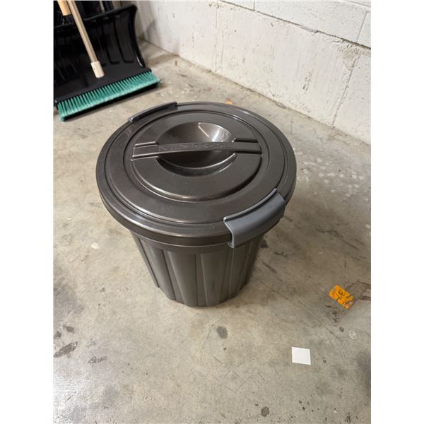 Mistral lidded container