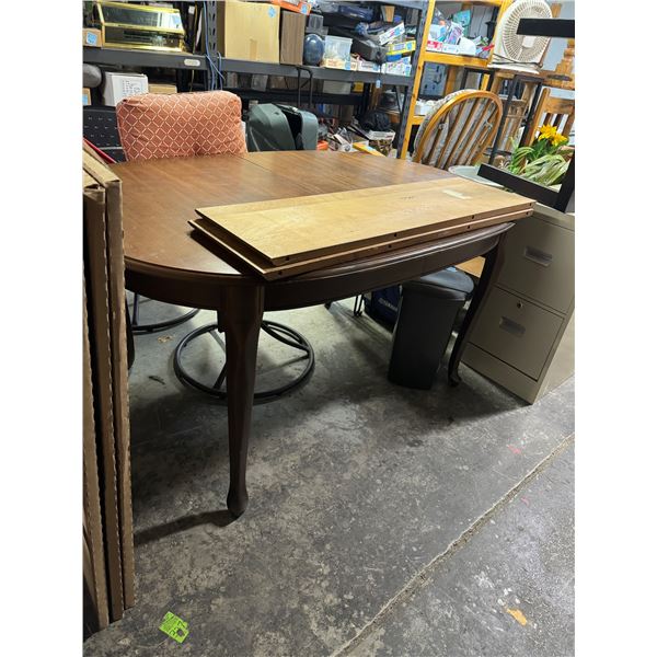 Table with two leaves