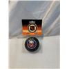 Image 1 : NY islanders puck