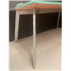 Image 3 : TABLE EN VITRE VERT-PALE A BASE METAL 40” x 71”