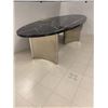 Image 2 : TABLE EN FAUX-MARBRE OVALE 42” x 108”