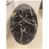 Image 4 : TABLE EN FAUX-MARBRE OVALE 42” x 108”