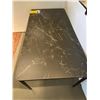 Image 2 : TABLE NOIRE 36”x 71”