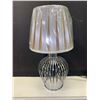 Image 2 : LAMPE DE TABLE 22” H