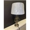 Image 2 : LAMPE DE TABLE 26” H