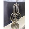 Image 3 : LAMPE DE TABLE 26” H